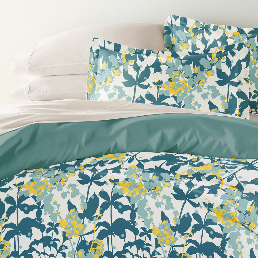 Boho Flower Teal with Ivory Sheets. Bedding Bundle: Pattern Duvet Cover Set, White Comforter and Solid Sheet Set