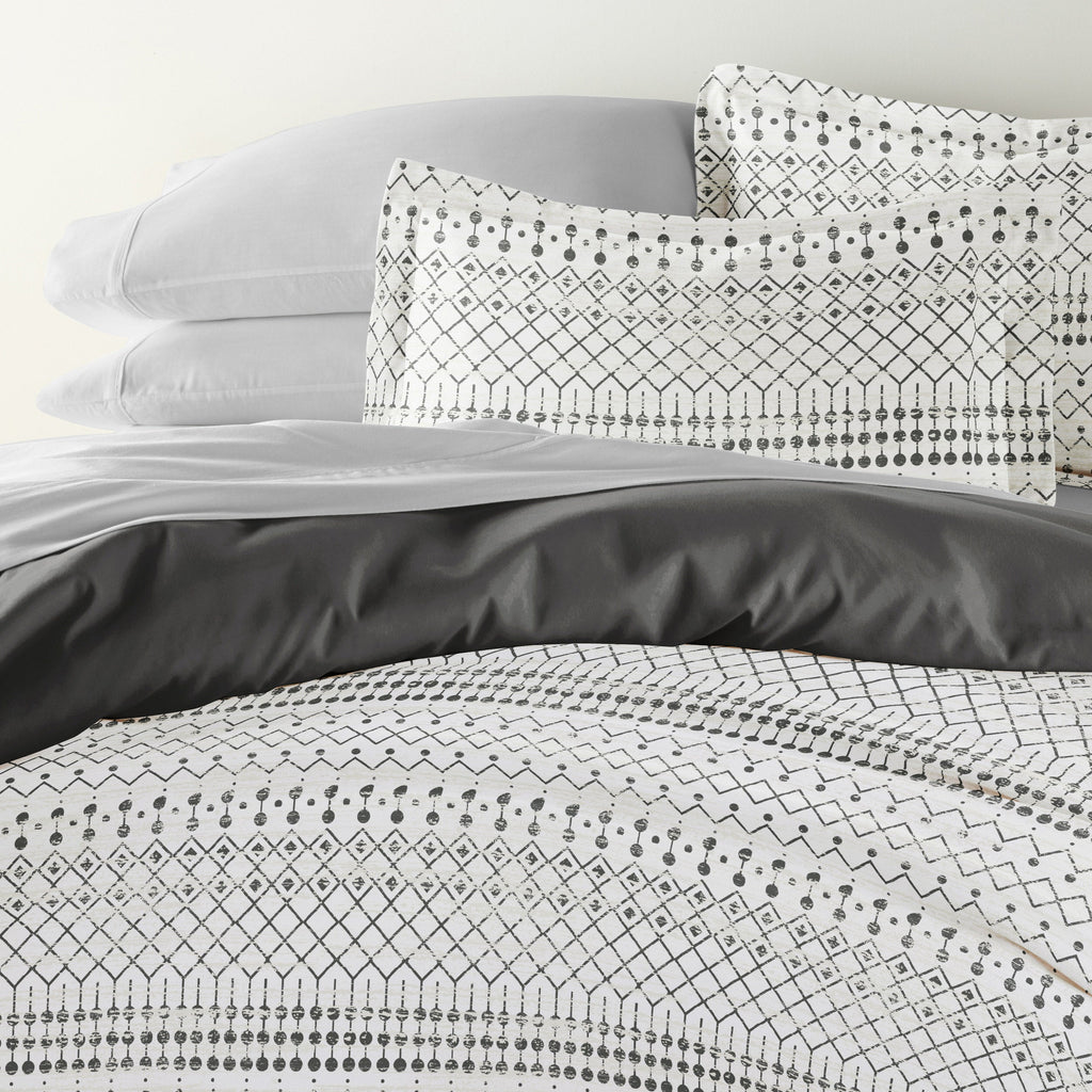 Etched Gate Gray with Light Gray Sheets.Bedding Bundle: Pattern Duvet Cover Set, White Comforter and Solid Sheet Set