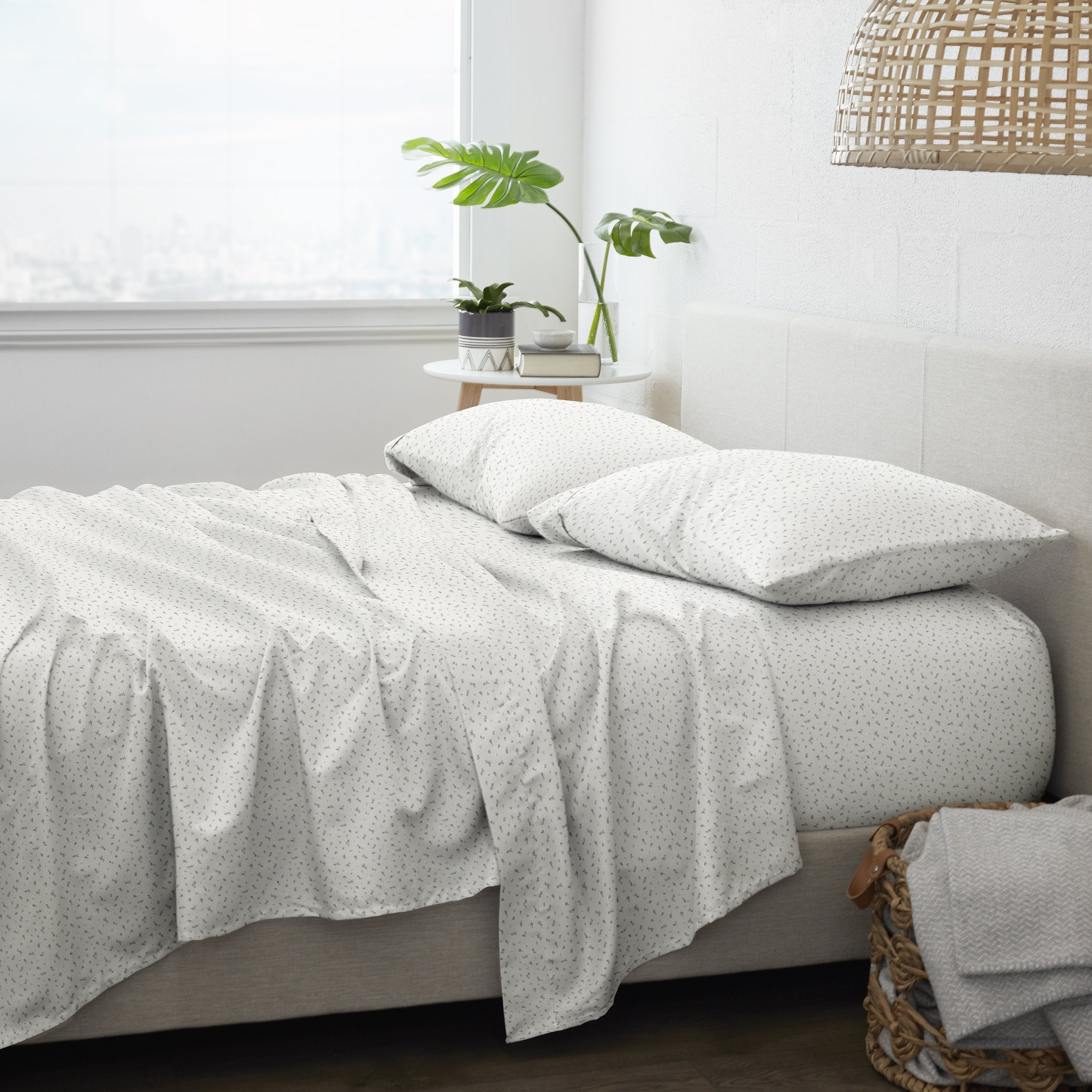 Light Gray Spotted Leaves  Patterned Sheet Set