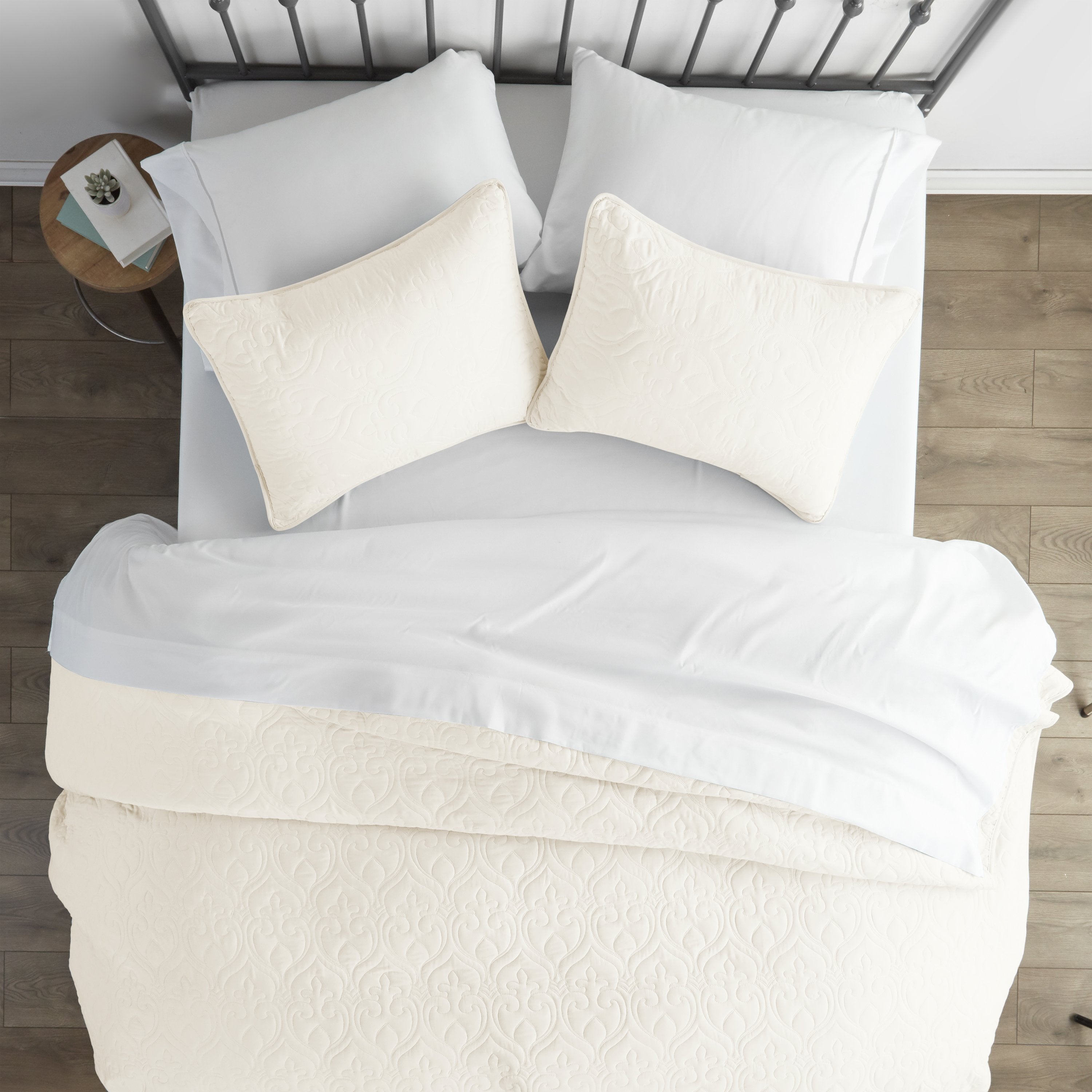 Ultra Soft Damask Pattern Quilt Coverlet 3 Piece Set
