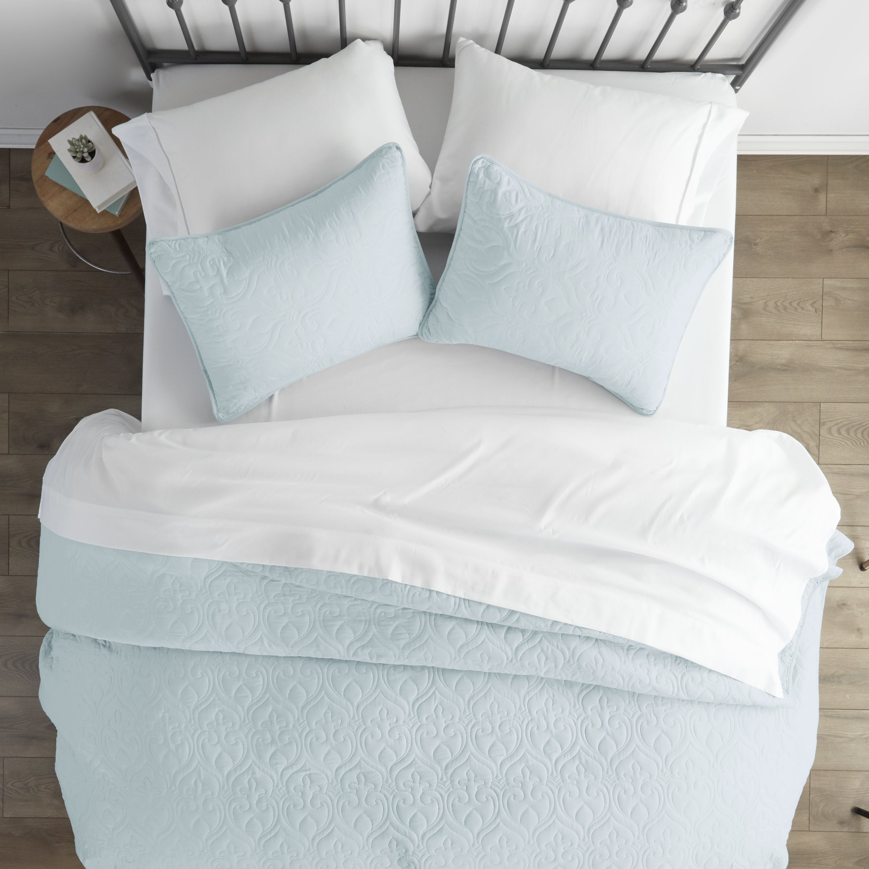 Ultra Soft Damask Pattern Quilt Coverlet 3 Piece Set