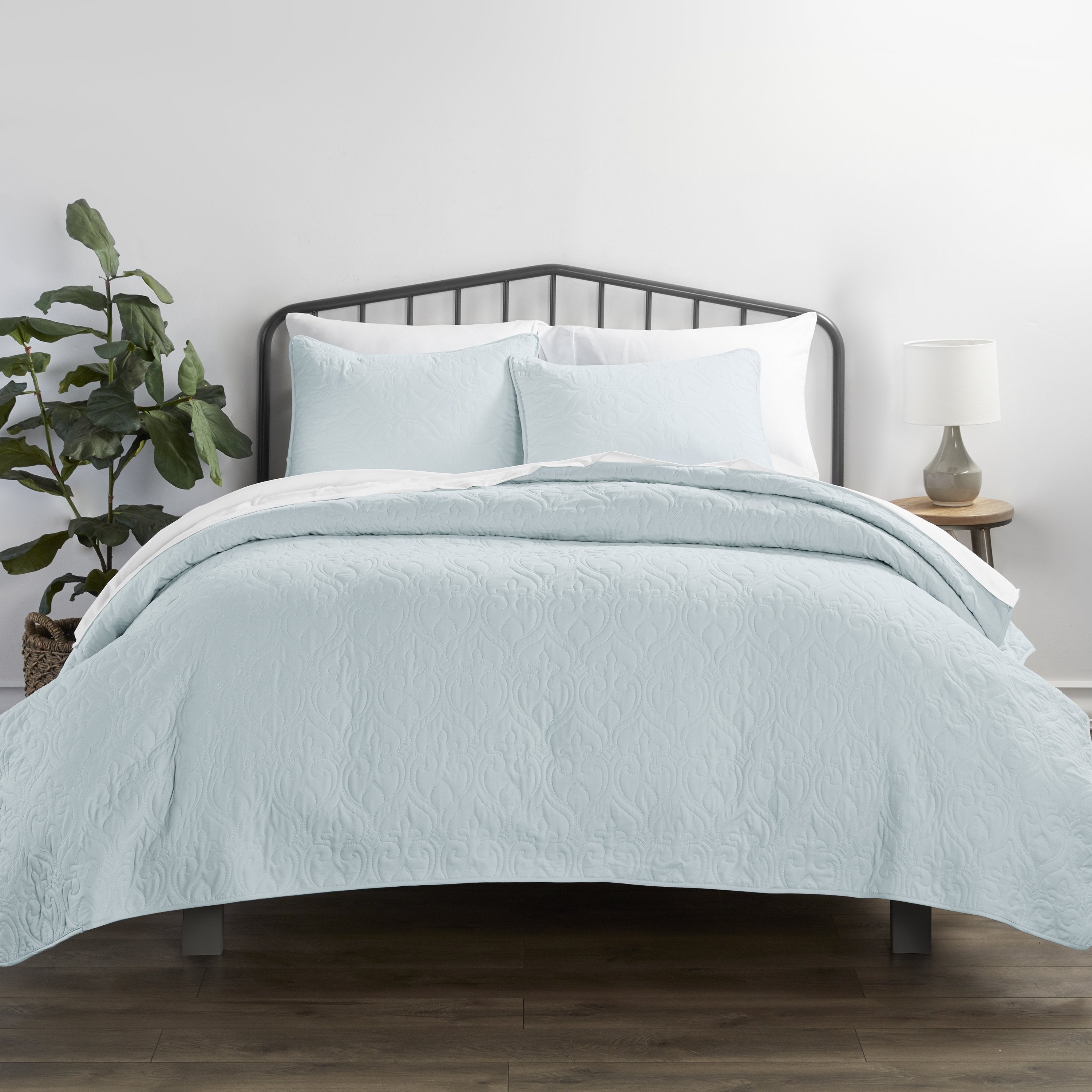 Ultra Soft Damask Pattern Quilt Coverlet 3 Piece Set