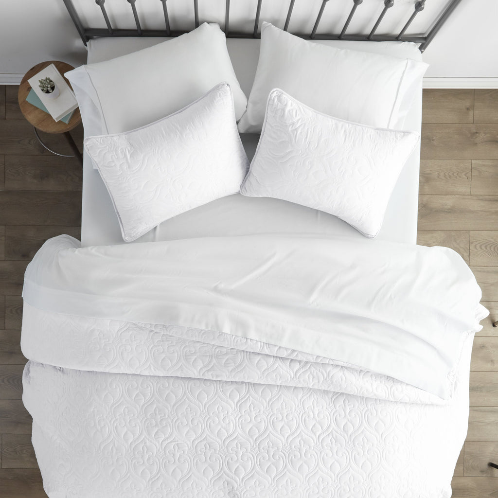 Ultra Soft Damask Pattern Quilt Coverlet 3 Piece Set