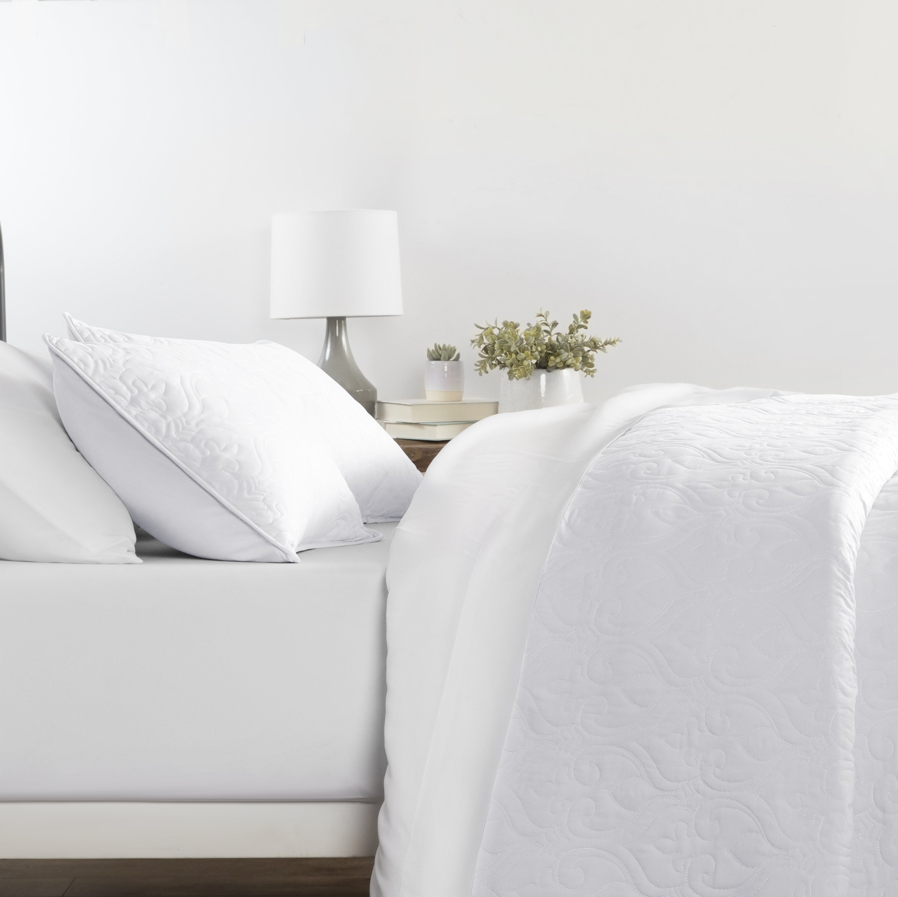 Ultra Soft Damask Pattern Quilt Coverlet 3 Piece Set