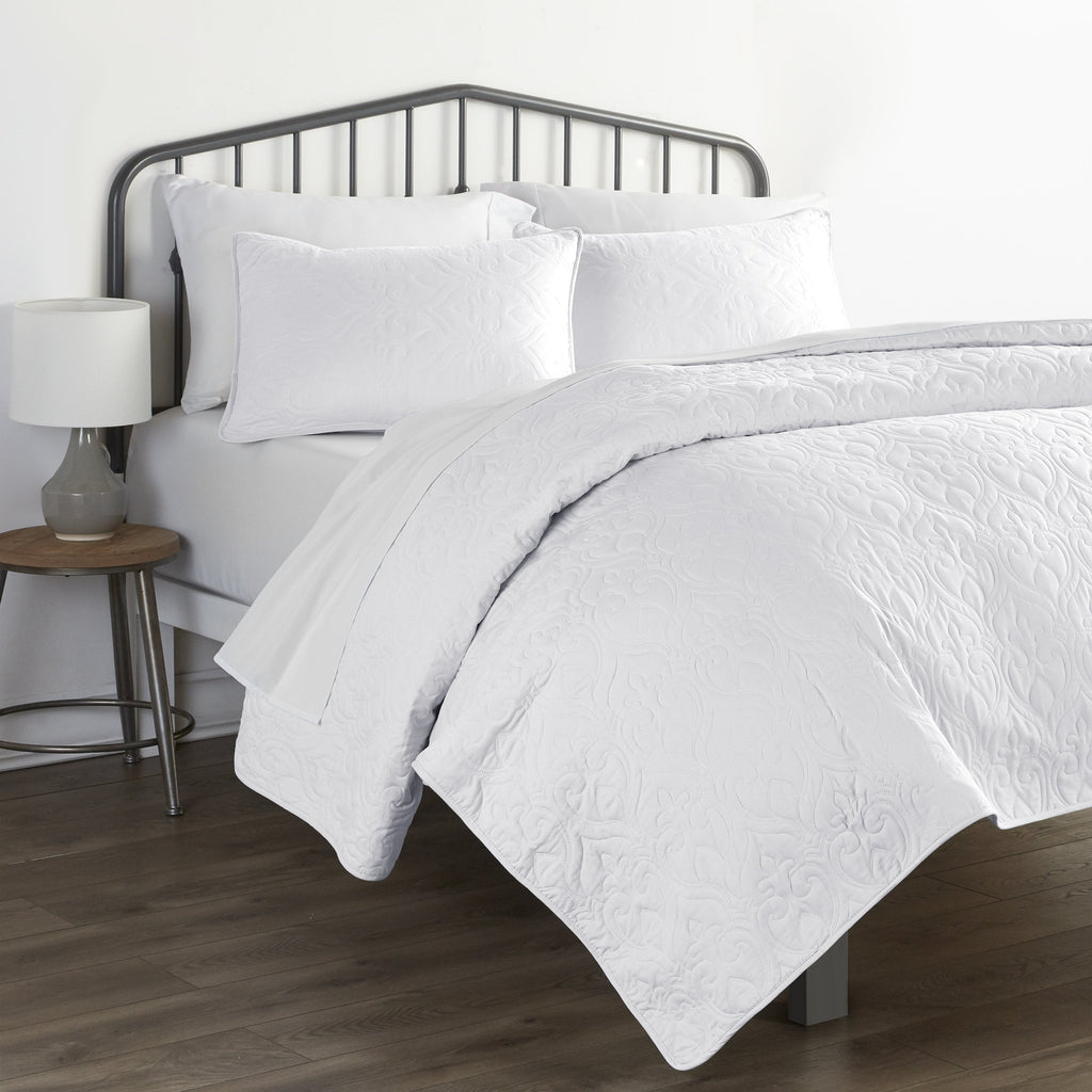 Ultra Soft Damask Pattern Quilt Coverlet 3 Piece Set