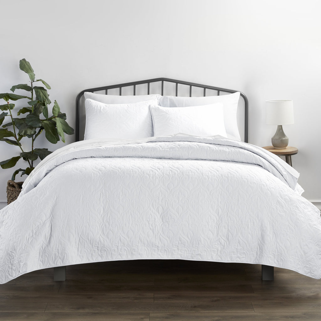 Ultra Soft Damask Pattern Quilt Coverlet 3 Piece Set