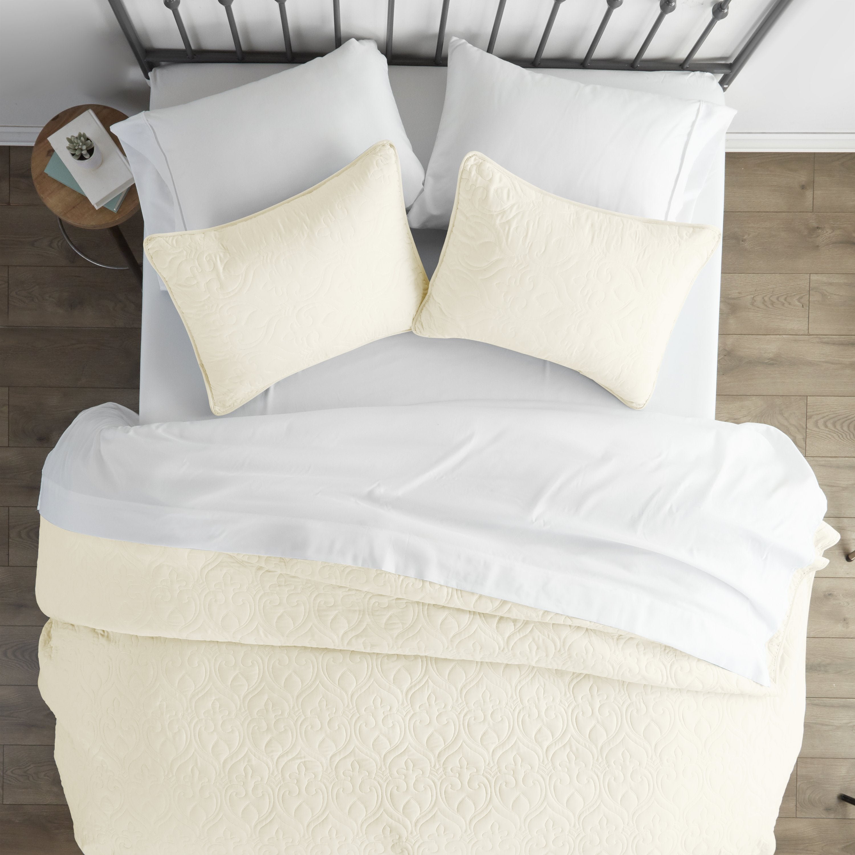 Ultra Soft Damask Pattern Quilt Coverlet 3 Piece Set