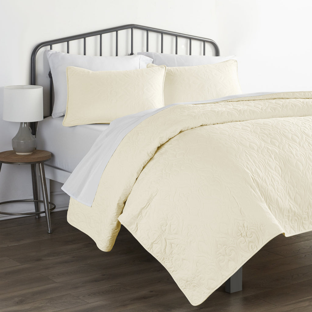 Ultra Soft Damask Pattern Quilt Coverlet 3 Piece Set