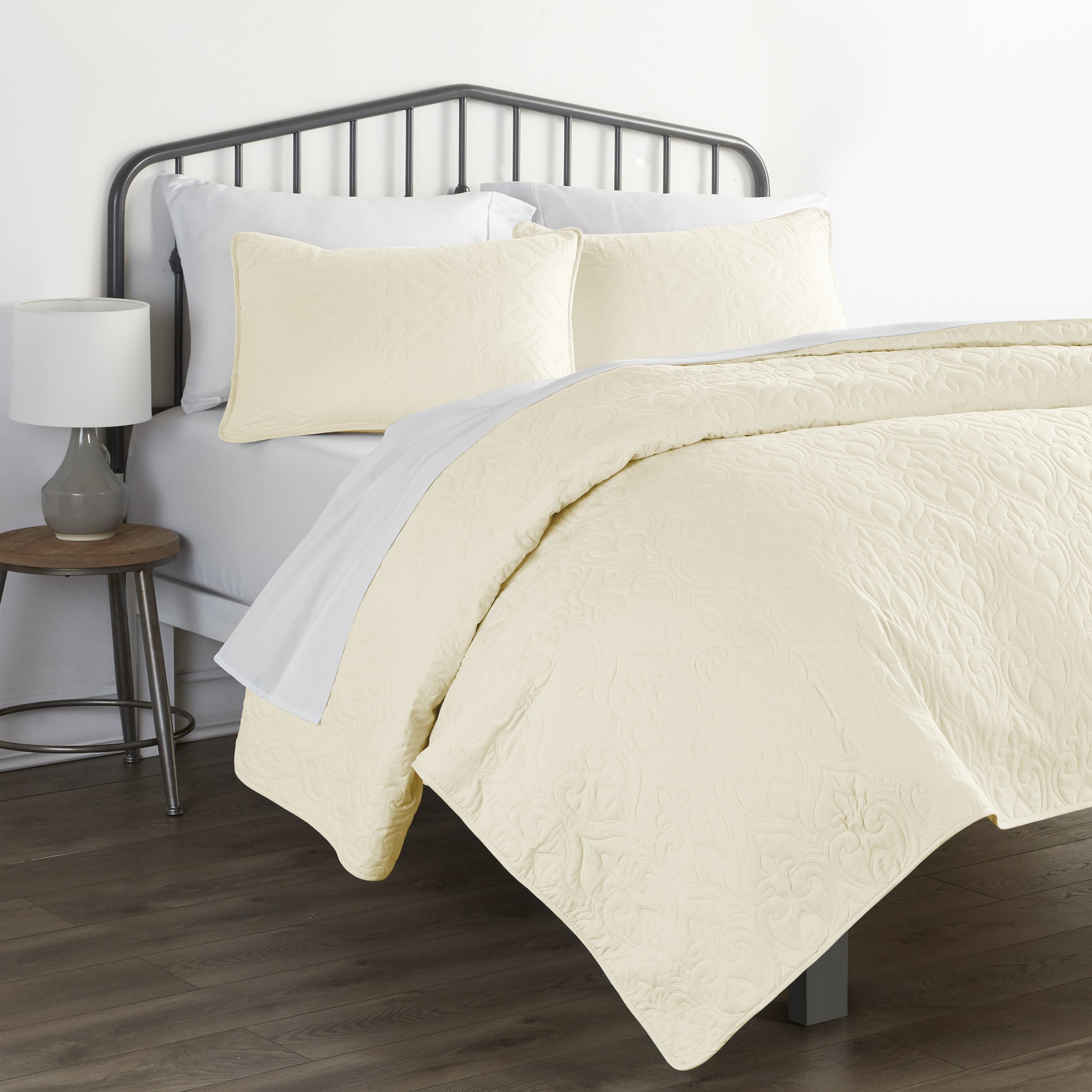 Ultra Soft Damask Pattern Quilt Coverlet 3 Piece Set