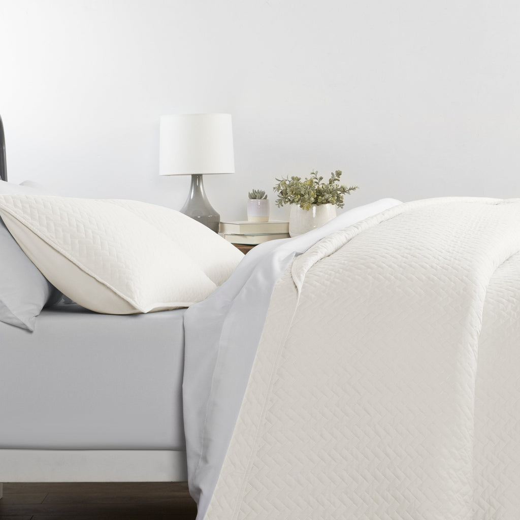 Ultra Soft Herring Pattern Quilted Coverlet 3 Piece Set