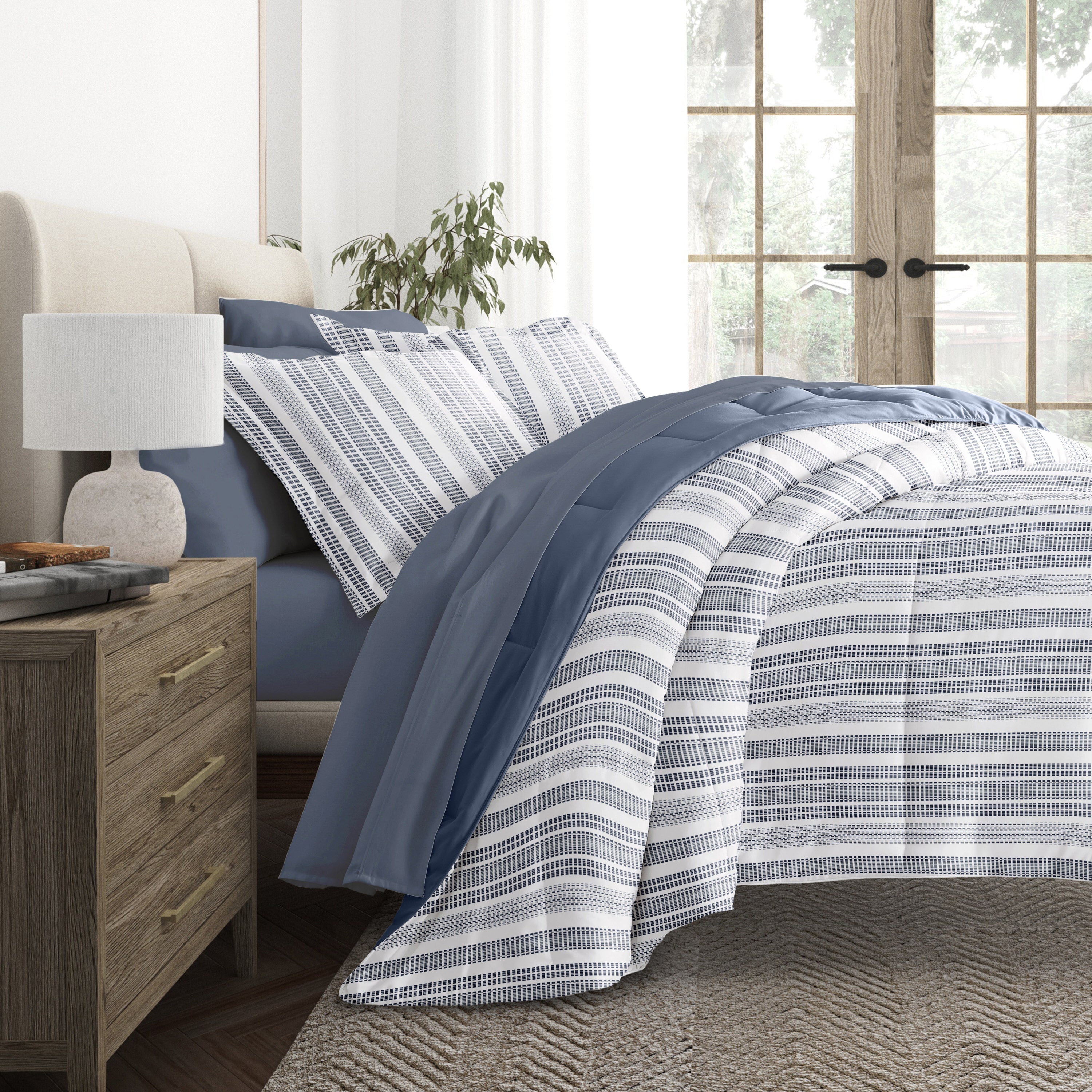 Bedding Bundle-Pattern Comforter Set and Solid Sheet Set