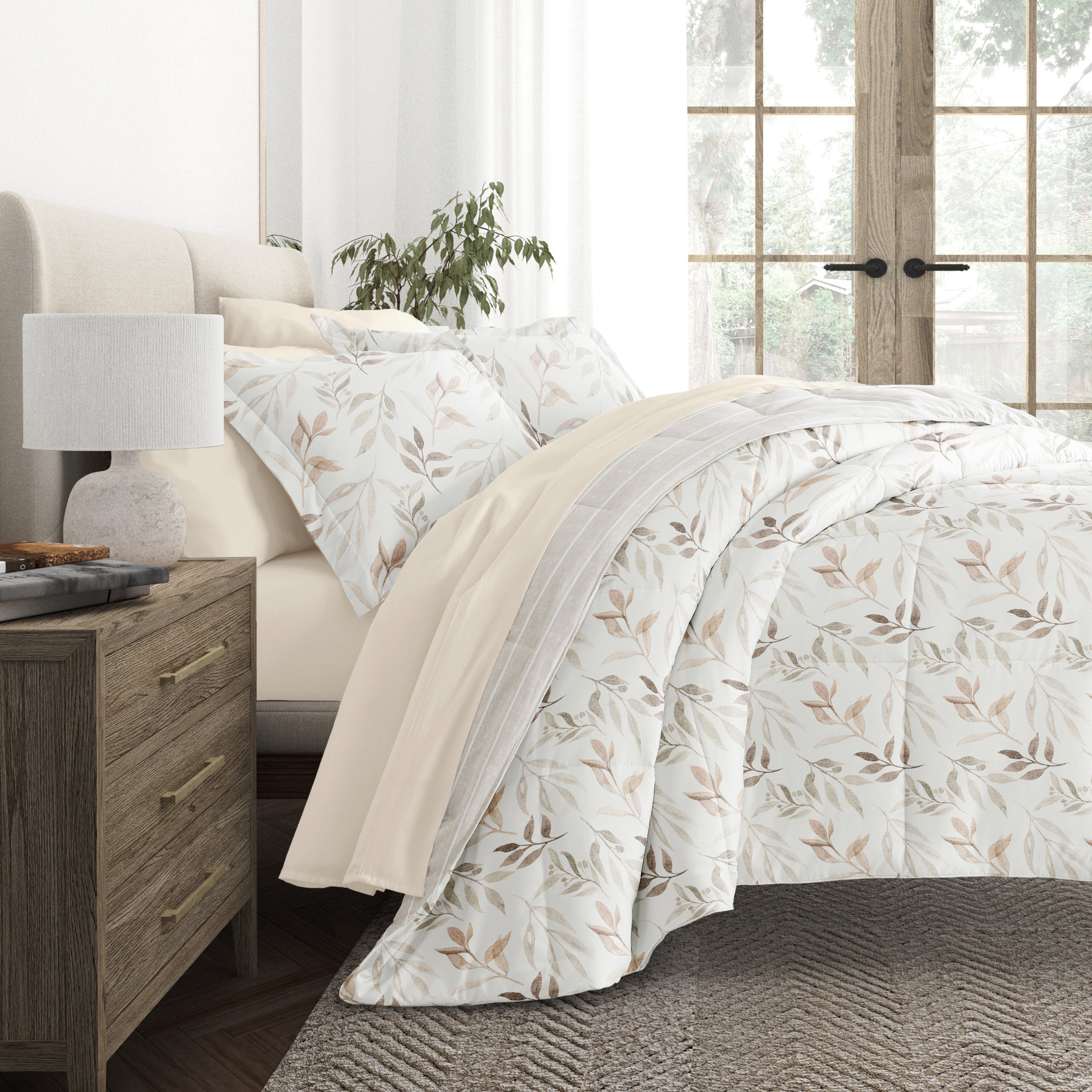 Bedding Bundle-Pattern Comforter Set and Solid Sheet Set