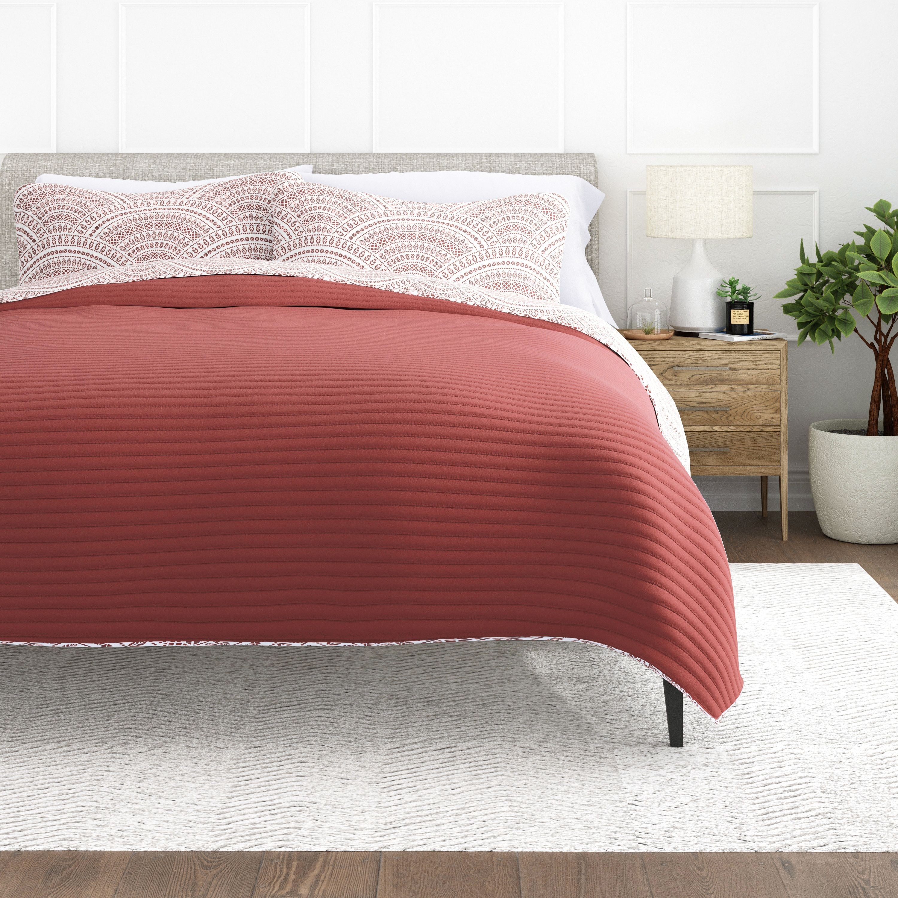 Scallop Reversible Quilt Set with Shams