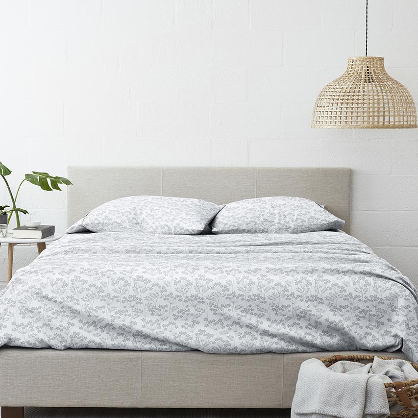 Ultra Soft Chantilly Lace Patterned Sheet Set Light Blue