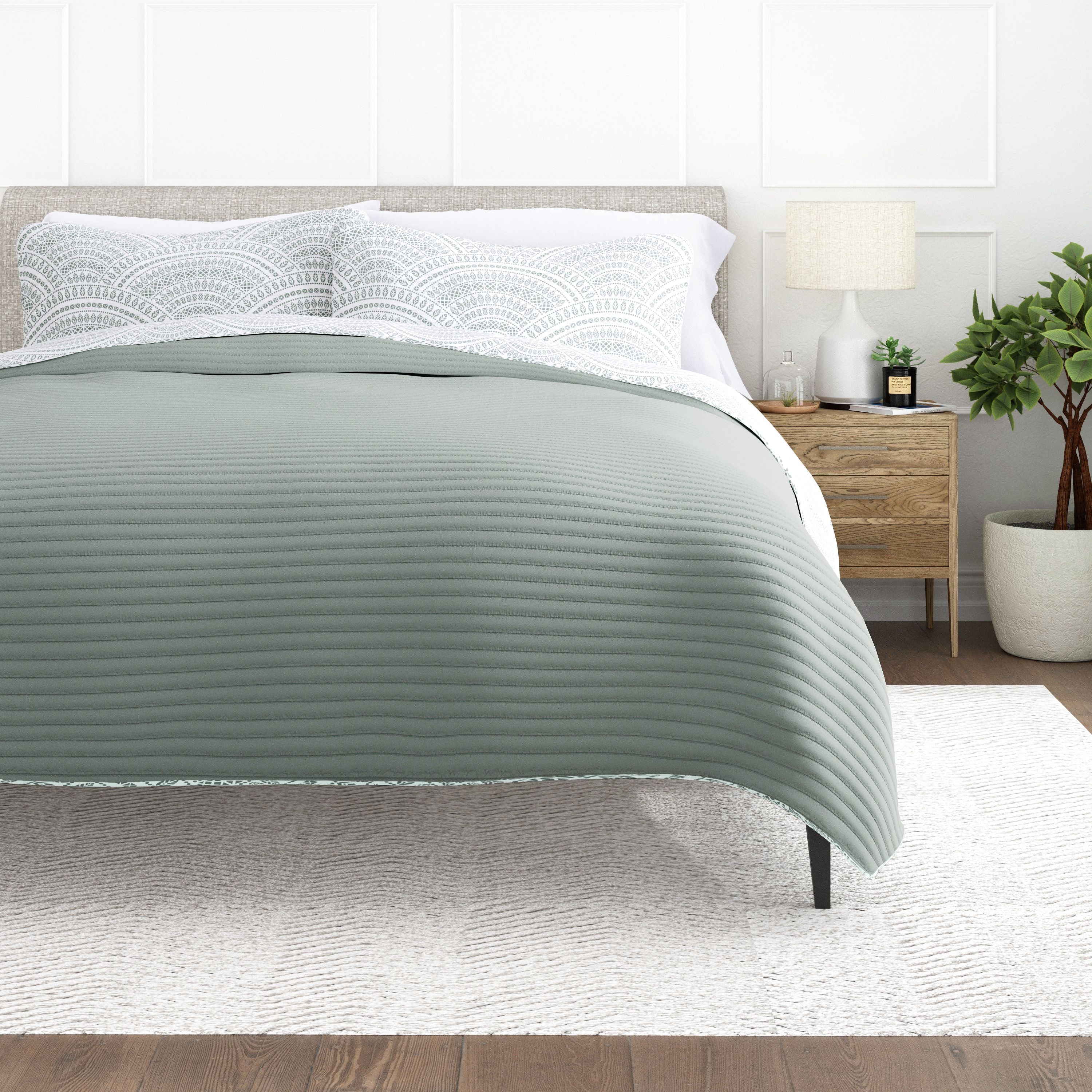 Scallop Reversible Quilt Set with Shams